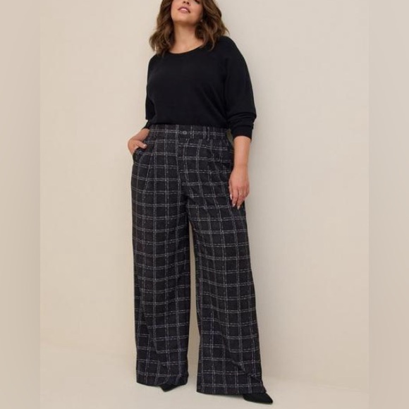 TORRID | Wide Leg Stretch Crepe High-Rise Pant | Size 10 - Picture 4 of 4